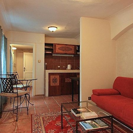 Cool 1 Bedroom Prokopska Apartment In Mala Strana プラハ エクステリア 写真