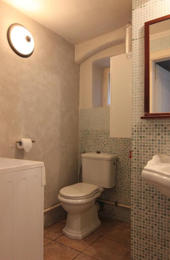 Cool 1 Bedroom Prokopska Apartment In Mala Strana プラハ エクステリア 写真