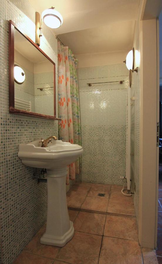 Cool 1 Bedroom Prokopska Apartment In Mala Strana プラハ エクステリア 写真